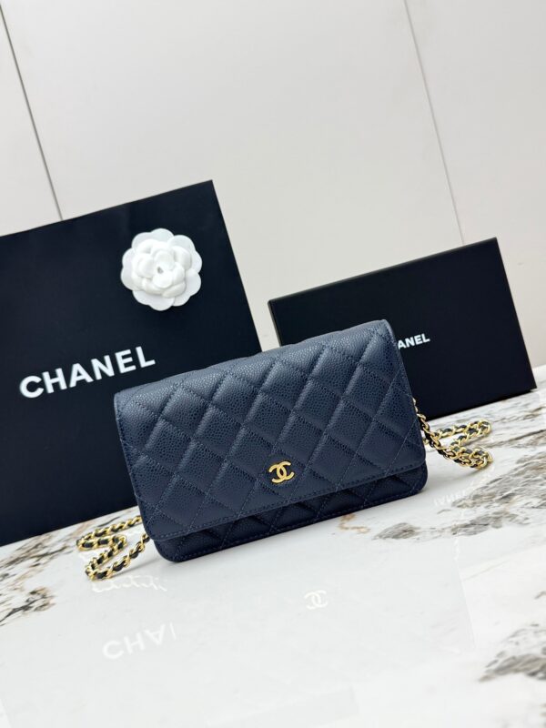 sy_no_E5B422A69AA49A374FD6F968BDBEE3DF_0 Deep Blue Quilted Textured Calfskin WOC Chain Wallet