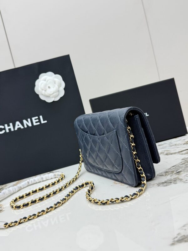 sy_no_E5B422A69AA49A374FD6F968BDBEE3DF_1 Deep Blue Quilted Textured Calfskin WOC Chain Wallet