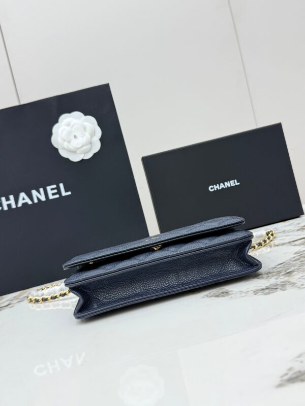 sy_no_E5B422A69AA49A374FD6F968BDBEE3DF_3 Deep Blue Quilted Textured Calfskin WOC Chain Wallet