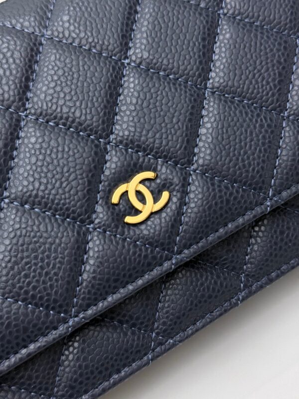 sy_no_E5B422A69AA49A374FD6F968BDBEE3DF_4 Deep Blue Quilted Textured Calfskin WOC Chain Wallet