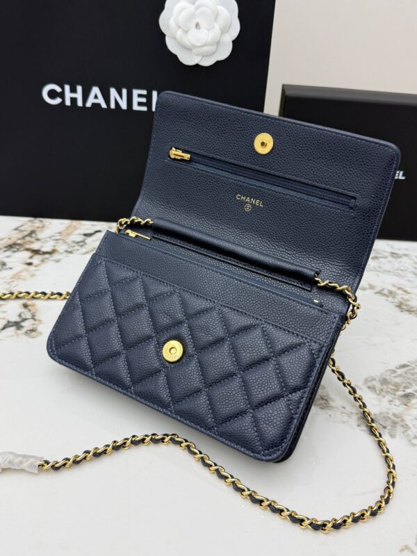 sy_no_E5B422A69AA49A374FD6F968BDBEE3DF_5 Deep Blue Quilted Textured Calfskin WOC Chain Wallet