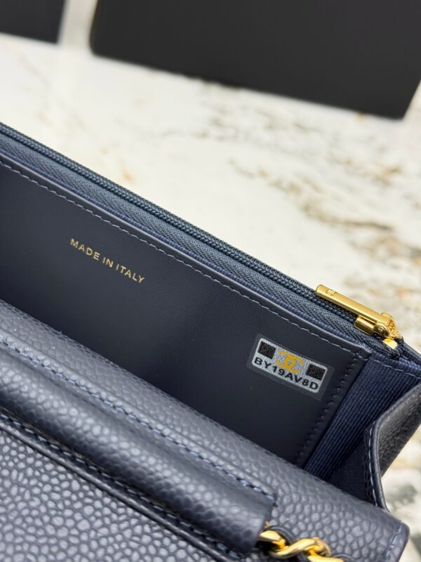 sy_no_E5B422A69AA49A374FD6F968BDBEE3DF_7 Deep Blue Quilted Textured Calfskin WOC Chain Wallet
