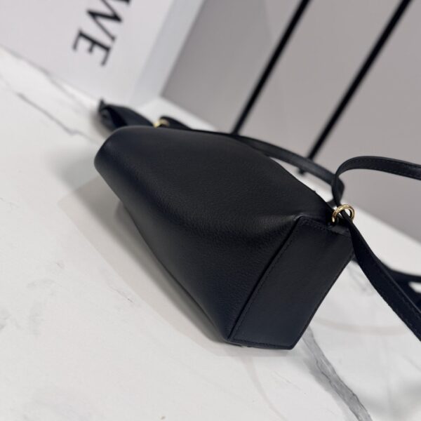 sy_no_E5E3BE1587EDE4B9A73642BEF79932ED_3 Loewe Scarf Backpack – Smooth Calfskin Leather