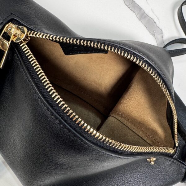 sy_no_E5E3BE1587EDE4B9A73642BEF79932ED_7 Loewe Scarf Backpack – Smooth Calfskin Leather