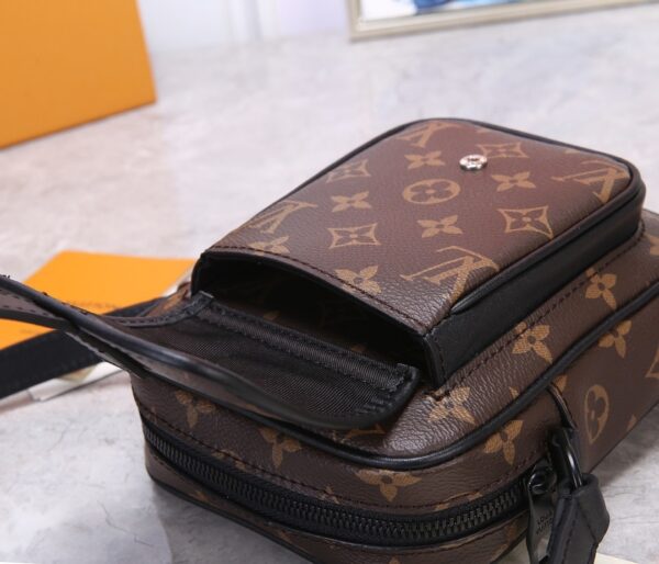 sy_no_E67354BD4BA0AD42FA37DB900ED17F29_6 Wearable Wallet Crossbody Bag