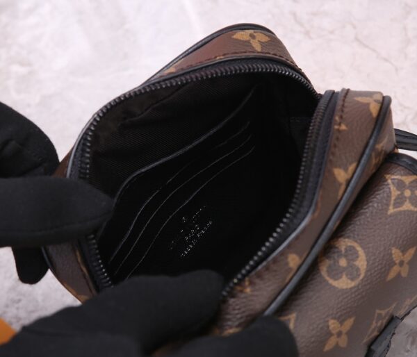 sy_no_E67354BD4BA0AD42FA37DB900ED17F29_7 Wearable Wallet Crossbody Bag