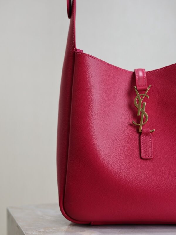 sy_no_E81165E26BCDC6594BA31DE29E0C53CB_2 LE 5 À 7 Underarm Bag – Fuchsia Pink