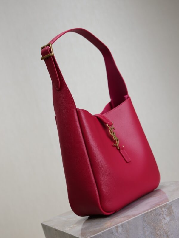 sy_no_E81165E26BCDC6594BA31DE29E0C53CB_3 LE 5 À 7 Underarm Bag – Fuchsia Pink