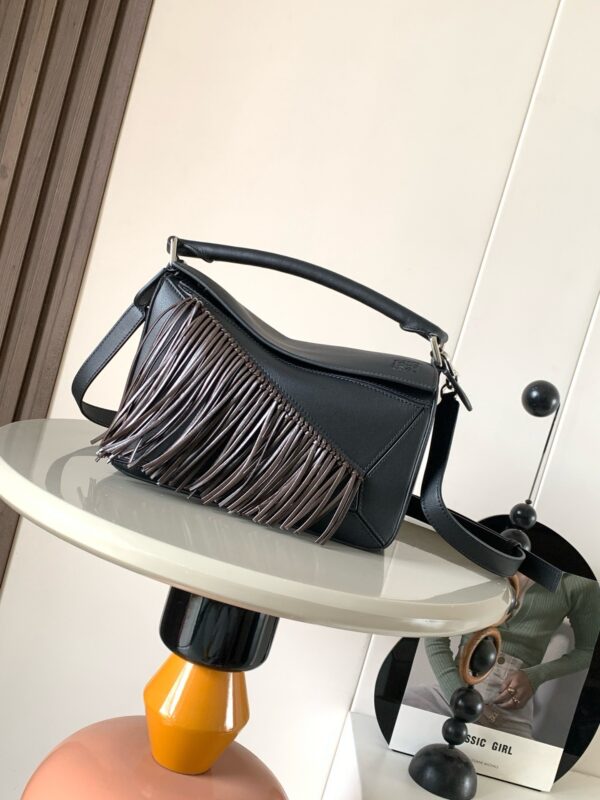 sy_no_E82CDDABEB62E3EED85FBC4C864F77B9_0 Black Small Geometric Fringe Puzzle Handbag