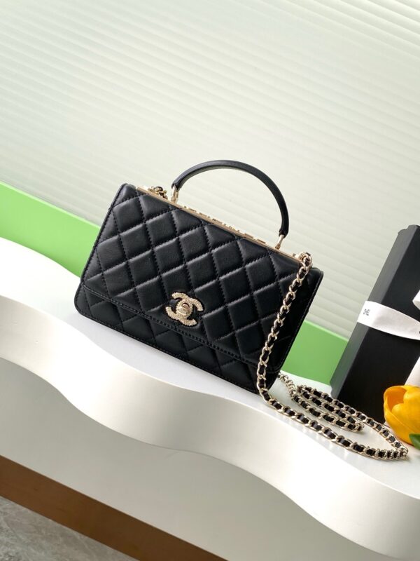 sy_no_E86097B63585D81DE3C58DD756A8153A_0 Chanel Trendy CC Lambskin Bag with Crystal-Embellished Clasp (Shoulder/Crossbody/Top-Handle)