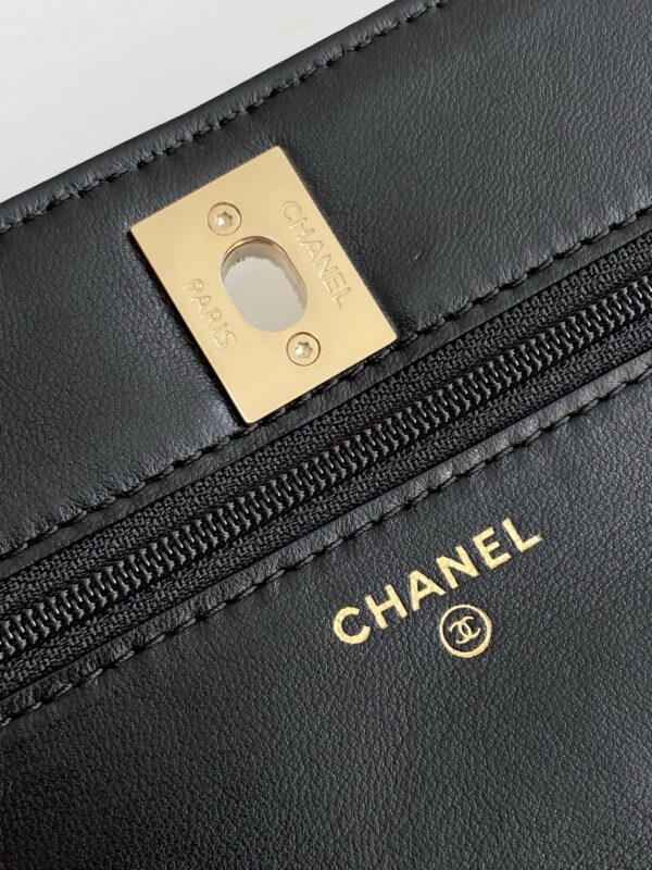 sy_no_E86097B63585D81DE3C58DD756A8153A_6 Chanel Trendy CC Lambskin Bag with Crystal-Embellished Clasp (Shoulder/Crossbody/Top-Handle)