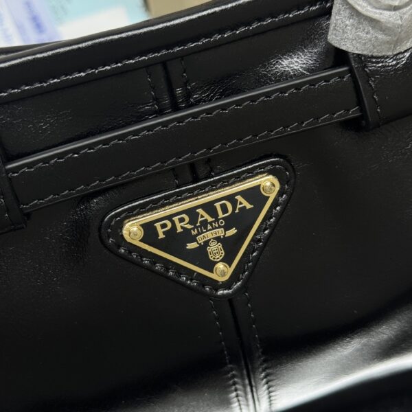 sy_no_E89A5C1B374E184A6D5D2B052B8F9695_4 Black Vintage Glossy Leather Buckle Mini Handbag