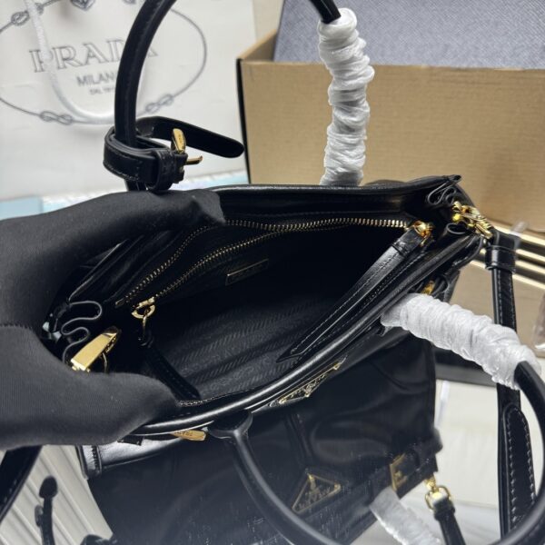 sy_no_E89A5C1B374E184A6D5D2B052B8F9695_7 Black Vintage Glossy Leather Buckle Mini Handbag