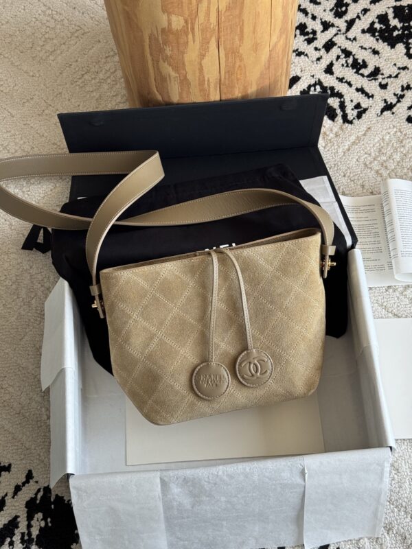 sy_no_E979C31F5327597AB15A22E6BC23C0AC_0 Sand Gold / Khaki Beige Suede Quilted Drawstring Bucket Bag