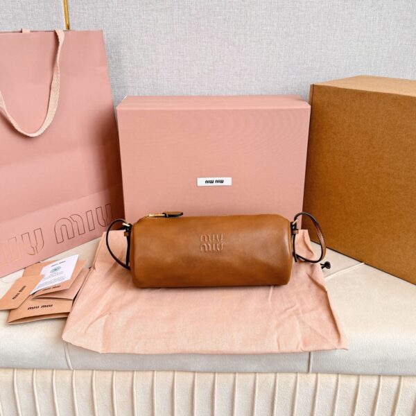 sy_no_E9828017E99DC27FBB0C9C7BA0B9F04F_0 Brown Leather Cylindrical Underarm Shoulder Bag