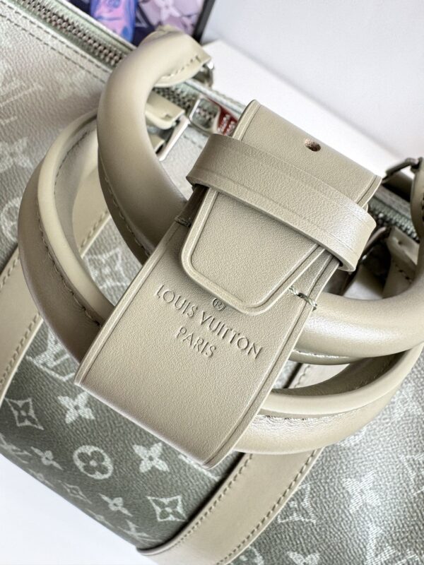 Louis Vuitton Keepall Bandoulière 45 Travel Bag