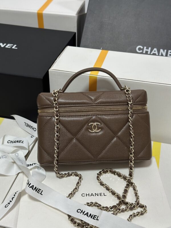 sy_no_EA04AB4E55377D62959C3069E45AE6CA_0 Milk Tea Brown Quilted Leather Lunchbox Chain Bag