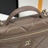 sy_no_EA04AB4E55377D62959C3069E45AE6CA_1 Milk Tea Brown Quilted Leather Lunchbox Chain Bag