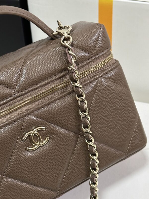 sy_no_EA04AB4E55377D62959C3069E45AE6CA_2 Milk Tea Brown Quilted Leather Lunchbox Chain Bag