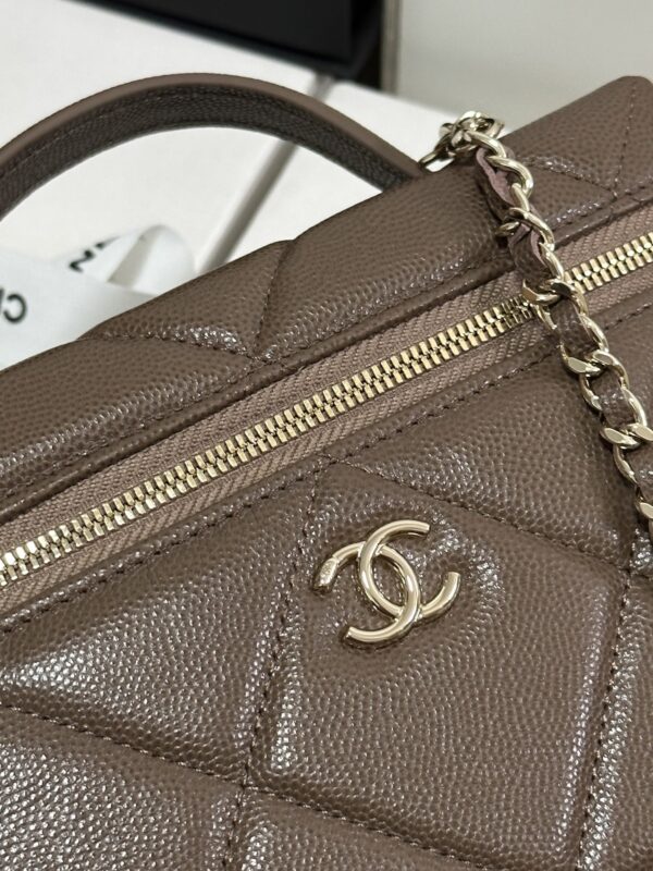 sy_no_EA04AB4E55377D62959C3069E45AE6CA_3 Milk Tea Brown Quilted Leather Lunchbox Chain Bag
