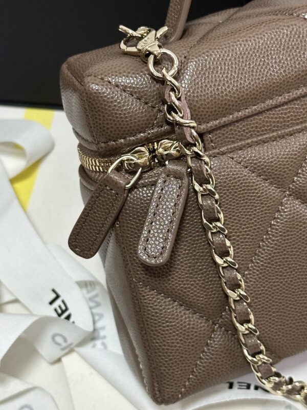 sy_no_EA04AB4E55377D62959C3069E45AE6CA_4 Milk Tea Brown Quilted Leather Lunchbox Chain Bag