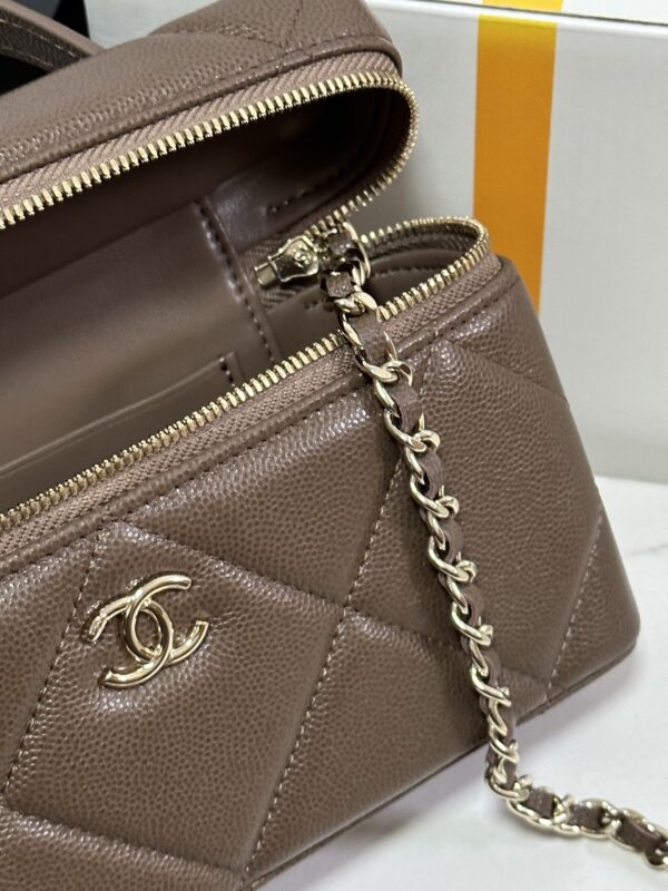 sy_no_EA04AB4E55377D62959C3069E45AE6CA_5 Milk Tea Brown Quilted Leather Lunchbox Chain Bag