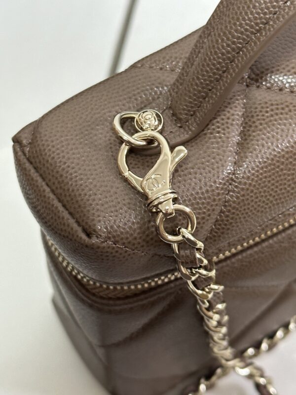 sy_no_EA04AB4E55377D62959C3069E45AE6CA_6 Milk Tea Brown Quilted Leather Lunchbox Chain Bag