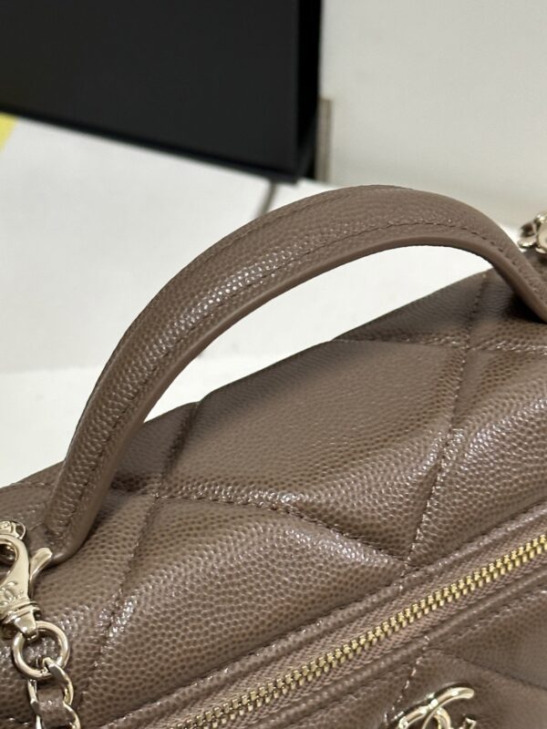 sy_no_EA04AB4E55377D62959C3069E45AE6CA_7 Milk Tea Brown Quilted Leather Lunchbox Chain Bag