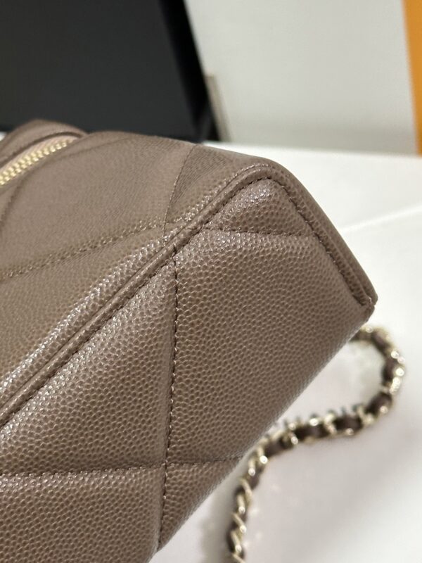 sy_no_EA04AB4E55377D62959C3069E45AE6CA_8 Milk Tea Brown Quilted Leather Lunchbox Chain Bag
