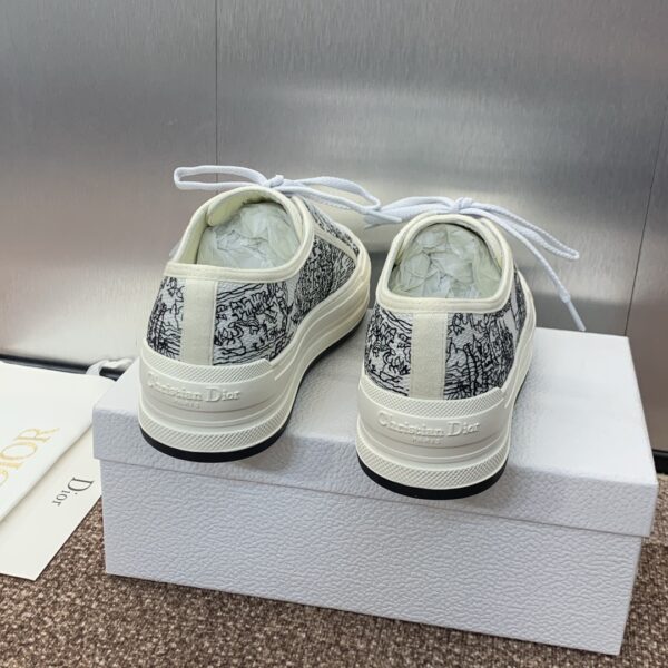 sy_no_EA28DFC51F906B0F1012822691487BF4_0 Black & White Toile de Jouy Platform Canvas Sneakers