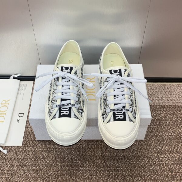 sy_no_EA28DFC51F906B0F1012822691487BF4_4 Black & White Toile de Jouy Platform Canvas Sneakers