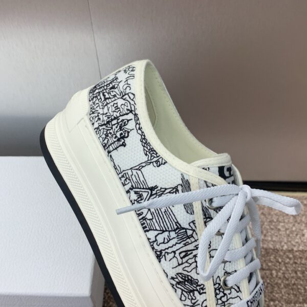 sy_no_EA28DFC51F906B0F1012822691487BF4_5 Black & White Toile de Jouy Platform Canvas Sneakers