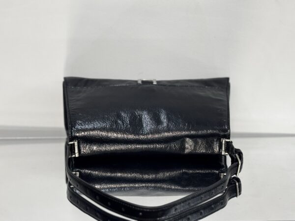 sy_no_EA783F14C19FF577EDF4D0A298FF5E21_4 Balenciaga Crush Leather Shoulder Bag