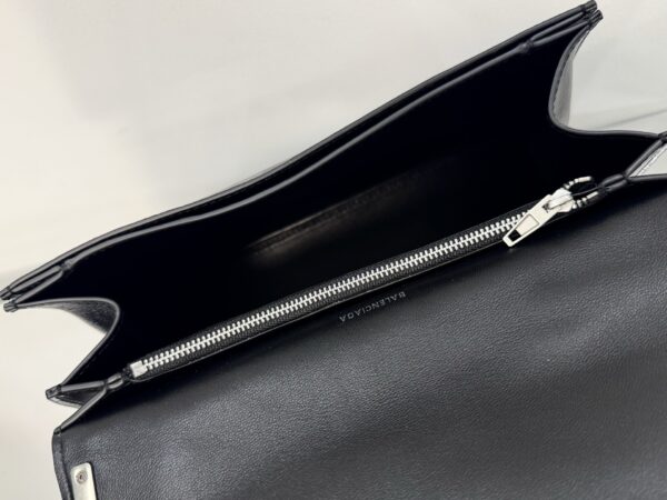 sy_no_EA783F14C19FF577EDF4D0A298FF5E21_9 Balenciaga Crush Leather Shoulder Bag