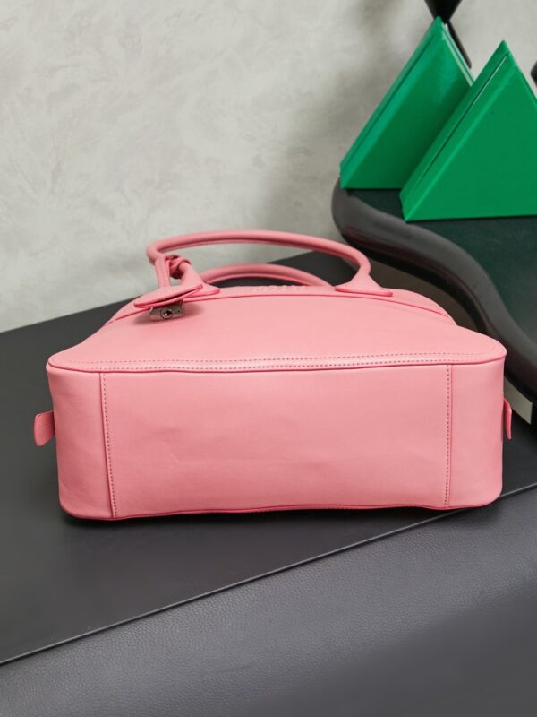 sy_no_EA8A46DFD8F21A102E0422C42CF74A71_3 Miu Miu Vivant Medium Lambskin Crossbody/Shoulder/Handbag