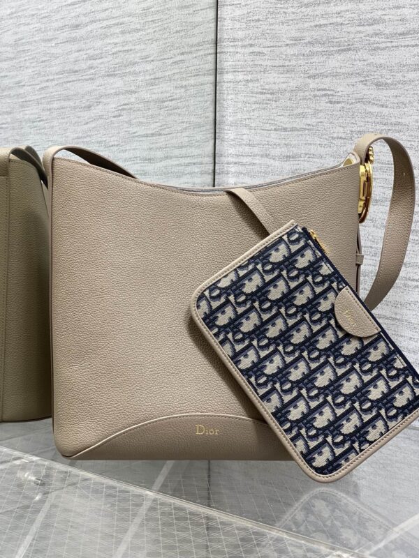 sy_no_EAE28E3978D96857B565CC569C16A453_0 Dior Medaillon Bucket Bag – New Spring/Summer Calfskin Shoulder Bag