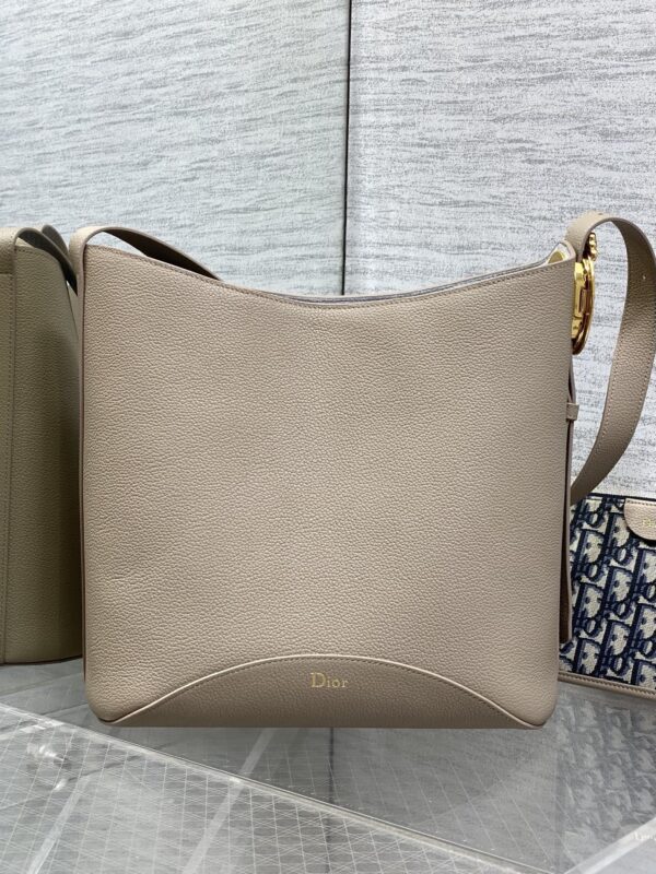 sy_no_EAE28E3978D96857B565CC569C16A453_1 Dior Medaillon Bucket Bag – New Spring/Summer Calfskin Shoulder Bag
