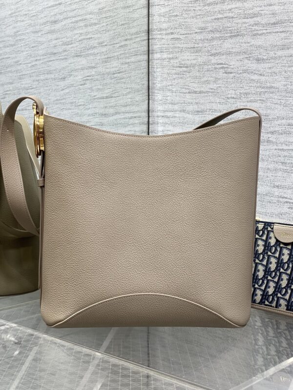sy_no_EAE28E3978D96857B565CC569C16A453_4 Dior Medaillon Bucket Bag – New Spring/Summer Calfskin Shoulder Bag