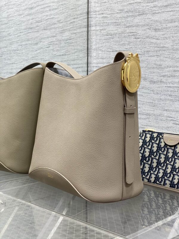 sy_no_EAE28E3978D96857B565CC569C16A453_5 Dior Medaillon Bucket Bag – New Spring/Summer Calfskin Shoulder Bag