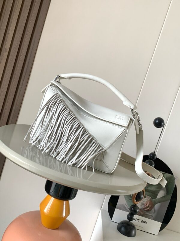 sy_no_EE9D32FD63BAA06B4D6AADD25B28498F_0 White Small Geometric Fringe Puzzle Handbag