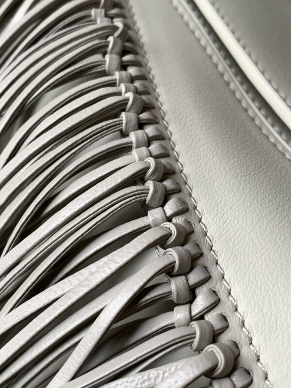 sy_no_EE9D32FD63BAA06B4D6AADD25B28498F_5 White Small Geometric Fringe Puzzle Handbag