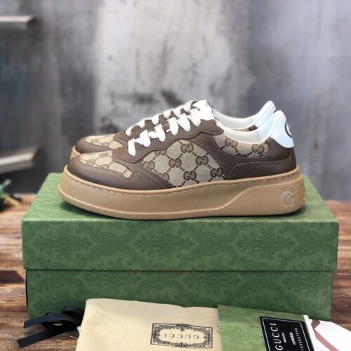 sy_no_EEC2AC16AF1BC08524CFC6B6C5C59083_0 Distressed Chunky Leather Sneakers
