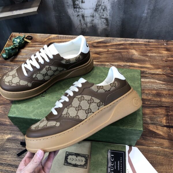 sy_no_EEC2AC16AF1BC08524CFC6B6C5C59083_3 Distressed Chunky Leather Sneakers