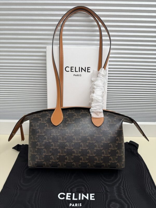 sy_no_EEF13147B72EA31B58EE0E0E99C86B9E_0 CELINE Triomphe Duffle Small Bag