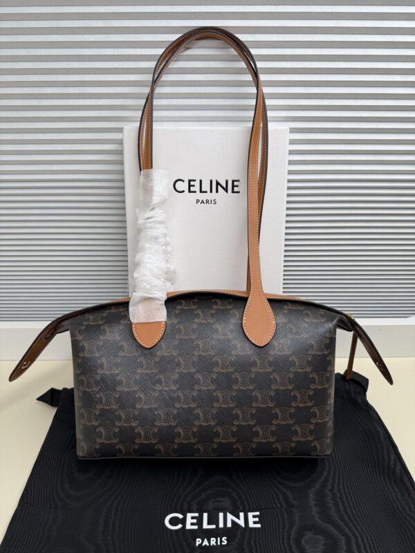 sy_no_EEF13147B72EA31B58EE0E0E99C86B9E_1 CELINE Triomphe Duffle Small Bag