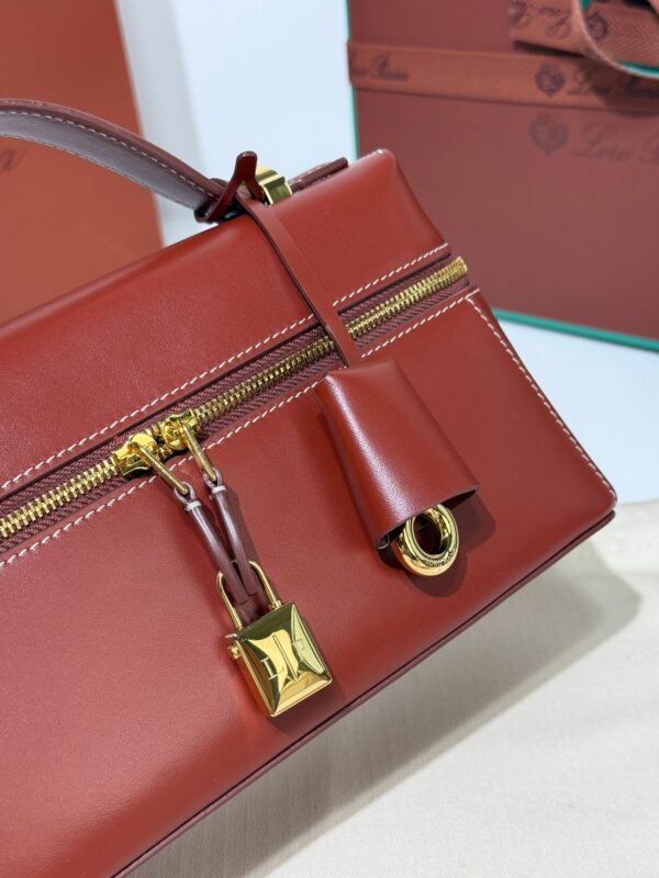 sy_no_EEFF438C7A1D22C1EA5290CCACC8EFEF_1 Loro Piana Extra Bag 23 – Saddle Leather Handbag (Red)