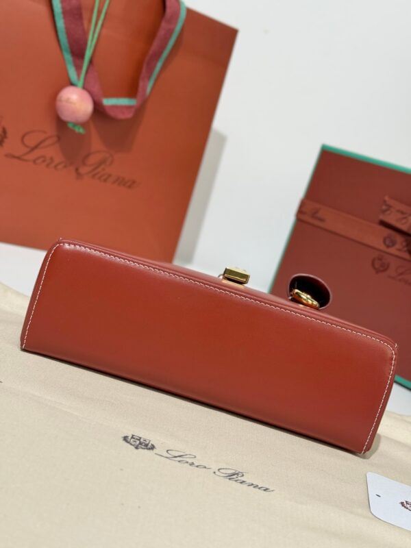 sy_no_EEFF438C7A1D22C1EA5290CCACC8EFEF_3 Loro Piana Extra Bag 23 – Saddle Leather Handbag (Red)