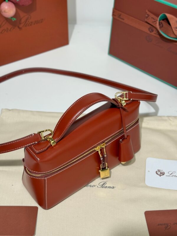 sy_no_EEFF438C7A1D22C1EA5290CCACC8EFEF_5 Loro Piana Extra Bag 23 – Saddle Leather Handbag (Red)