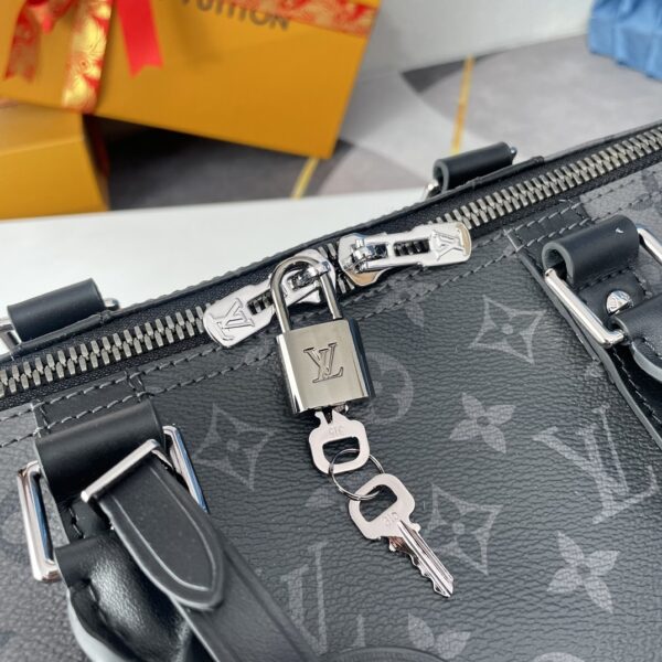 sy_no_EFAF865FD25E8B6B3138885D6E597E2E_7 Louis Vuitton Keepall Bandoulière 50 – Monogram Eclipse Reverse