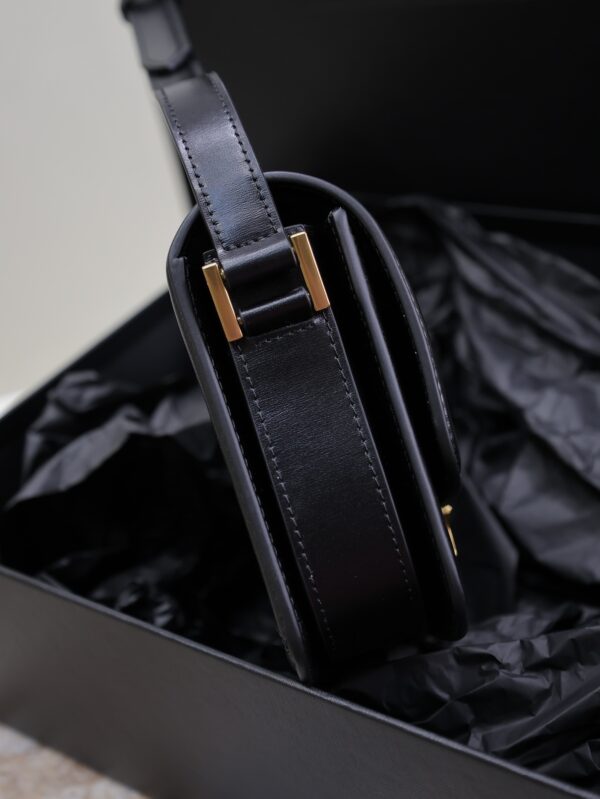 sy_no_F0F056406ECCBFF68F95B257E0AC057C_3 Solferino Box 19cm Shoulder Bag – Black Box Leather